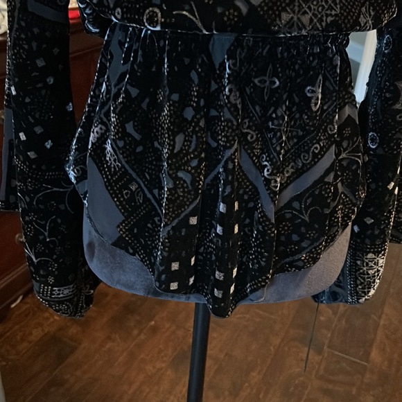 Black, shear, velvety, and beautiful top made in France - Picture 3 of 4